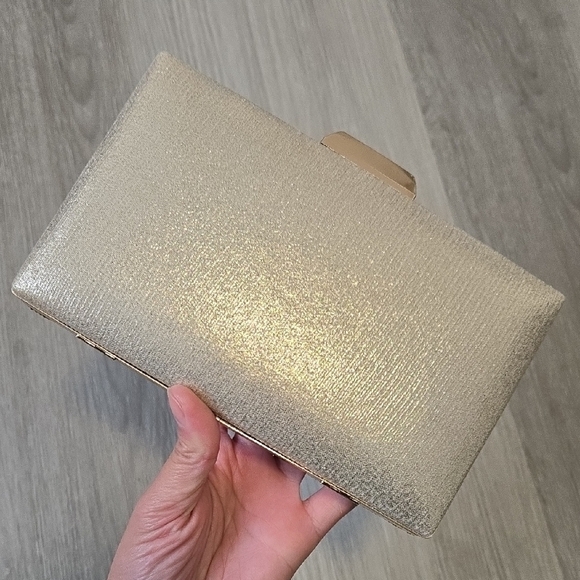 Elegant Gold Clutch Bag - Picture 3 of 9